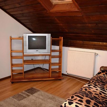 Rustic & Romantic Apartment Брашов Экстерьер фото